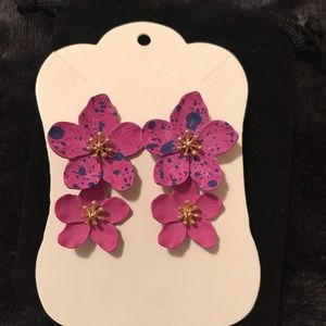 4/$15 Pretty pink flower dangle earrings, new